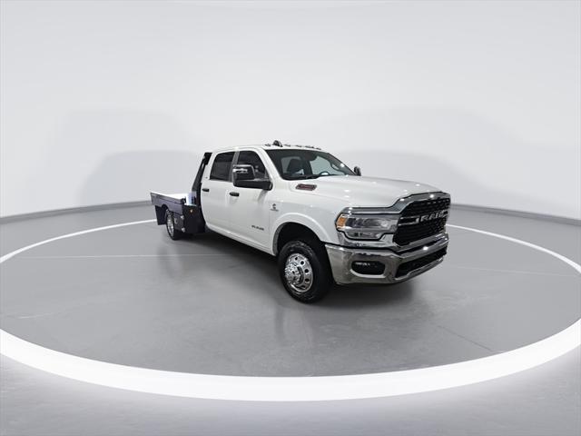 2024 RAM Ram 3500 Chassis Cab RAM 3500 SLT CREW CAB CHASSIS 4X4 60 CA