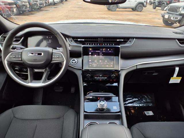 2025 Jeep Grand Cherokee GRAND CHEROKEE L LAREDO X 4X4