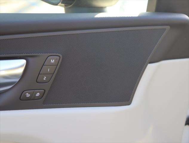 2025 Volvo XC60 Plug-In Hybrid Plus