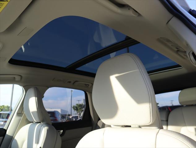 2025 Volvo XC60 Plug-In Hybrid Plus