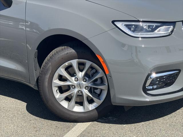 2025 Chrysler Pacifica PACIFICA SELECT AWD