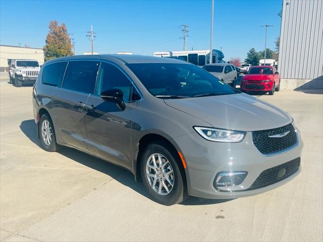 2025 Chrysler Pacifica PACIFICA SELECT