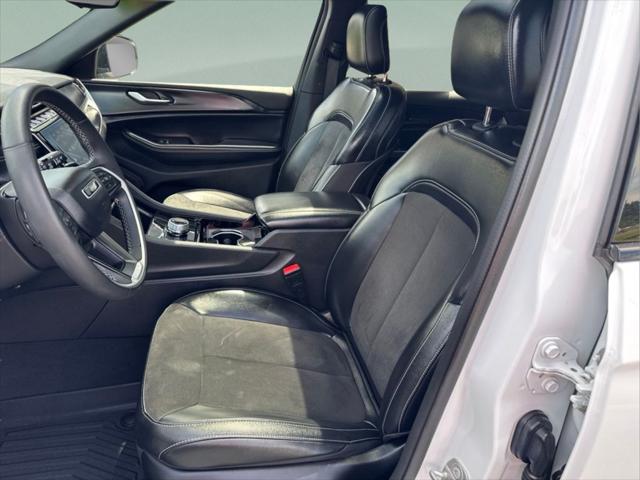 2023 Jeep Grand Cherokee L Altitude 4x2