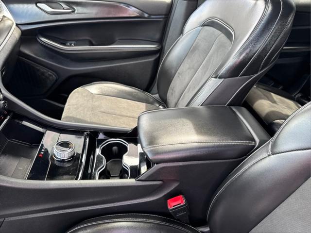 2023 Jeep Grand Cherokee L Altitude 4x2