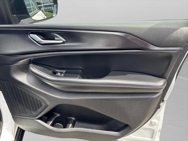 2023 Jeep Grand Cherokee L Altitude 4x2
