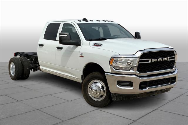 2024 RAM Ram 3500 Chassis Cab RAM 3500 TRADESMAN CREW CAB CHASSIS 4X4 60 CA