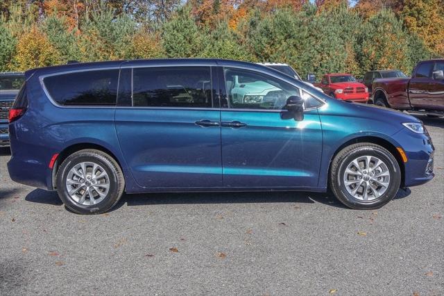 2025 Chrysler Pacifica PACIFICA SELECT AWD