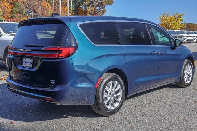 2025 Chrysler Pacifica PACIFICA SELECT AWD