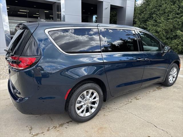 2025 Chrysler Pacifica PACIFICA SELECT AWD