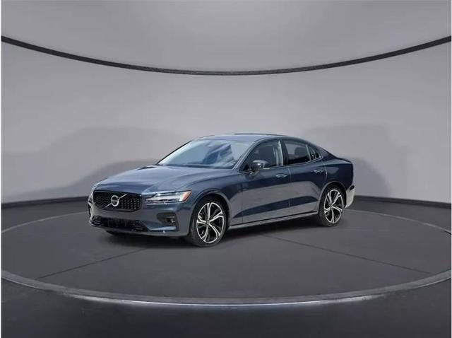 2024 Volvo S60 B5 Core Dark Theme