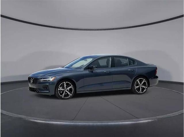 2024 Volvo S60 B5 Core Dark Theme