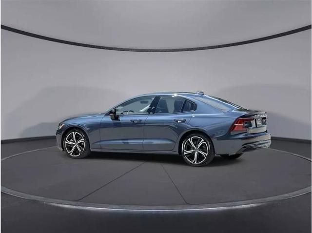 2024 Volvo S60 B5 Core Dark Theme
