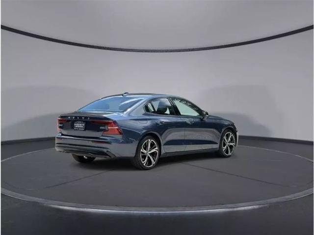 2024 Volvo S60 B5 Core Dark Theme