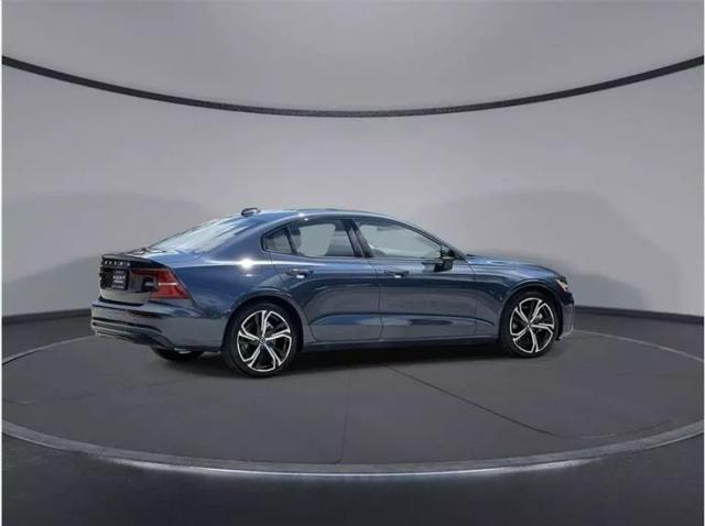 2024 Volvo S60 B5 Core Dark Theme