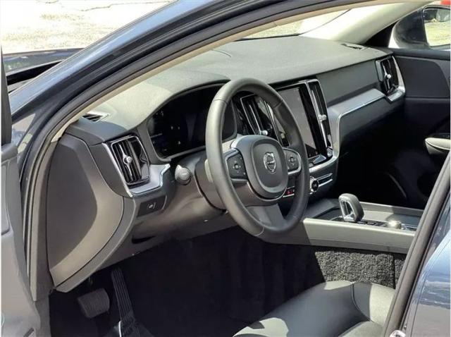 2024 Volvo S60 B5 Core Dark Theme
