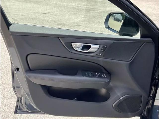 2024 Volvo S60 B5 Core Dark Theme