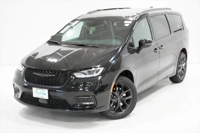 2024 Chrysler Pacifica Limited AWD
