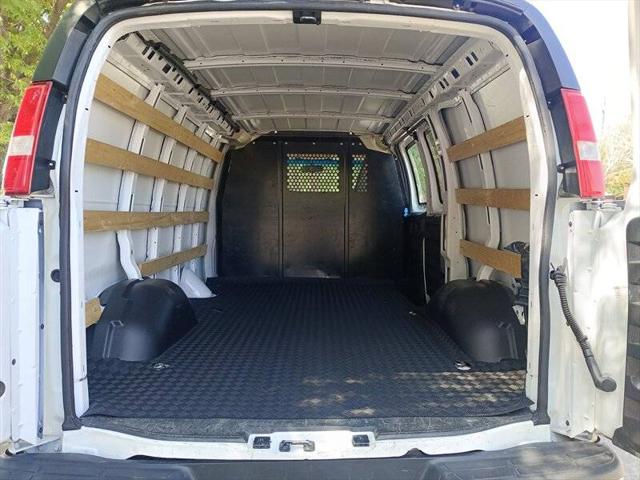 2022 GMC Savana Cargo RWD 2500 Regular Wheelbase Work Van