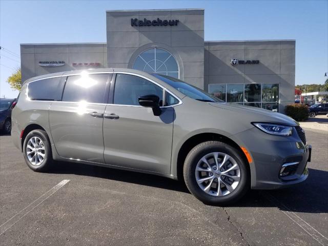 2025 Chrysler Pacifica PACIFICA SELECT AWD