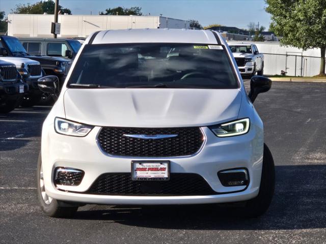 2025 Chrysler Pacifica PACIFICA SELECT AWD