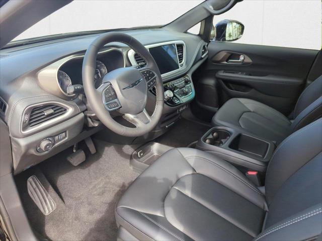 2025 Chrysler Pacifica PACIFICA SELECT AWD