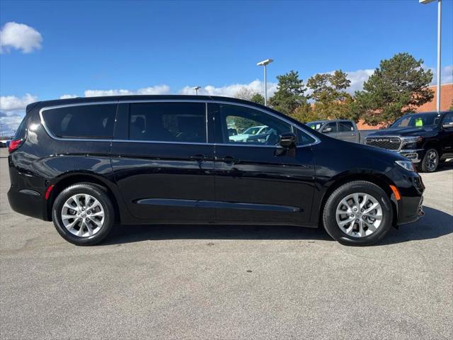 2025 Chrysler Pacifica PACIFICA SELECT AWD