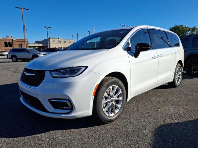 2025 Chrysler Pacifica PACIFICA SELECT AWD