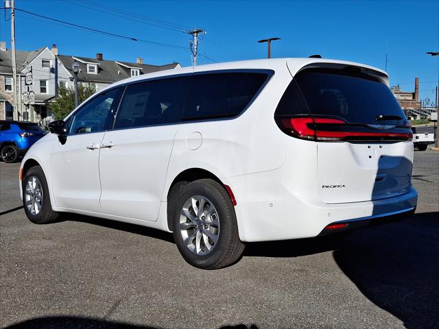 2025 Chrysler Pacifica PACIFICA SELECT AWD