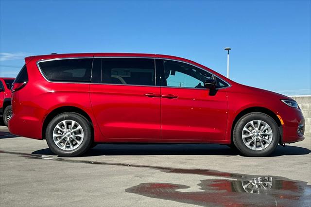 2025 Chrysler Pacifica PACIFICA SELECT AWD