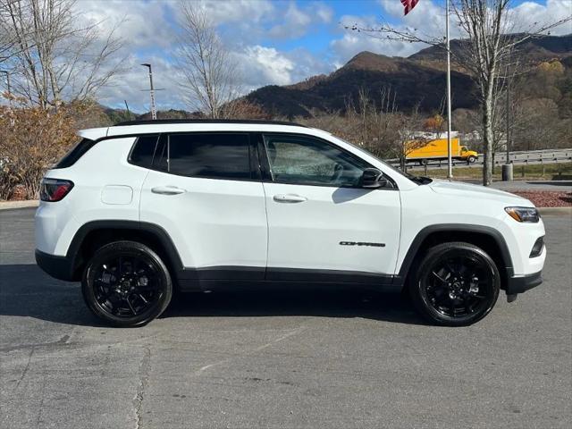 2025 Jeep Compass COMPASS LATITUDE 4X4