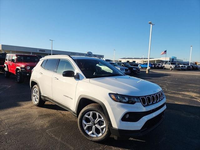 2025 Jeep Compass COMPASS LATITUDE 4X4