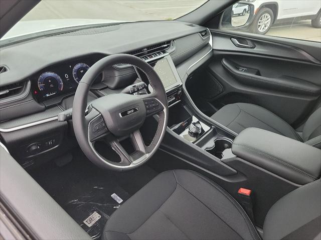 2025 Jeep Grand Cherokee GRAND CHEROKEE L LAREDO X 4X4