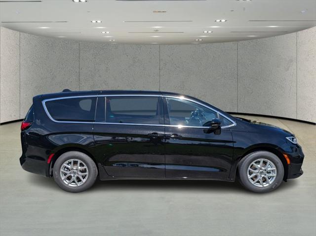 2025 Chrysler Pacifica PACIFICA SELECT