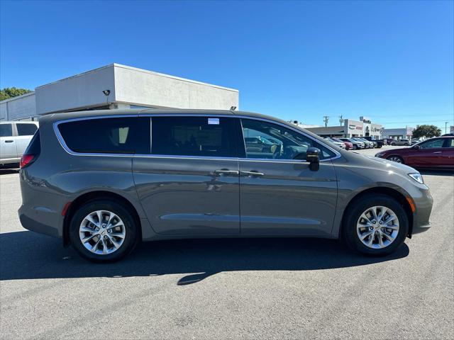 2025 Chrysler Pacifica PACIFICA SELECT AWD