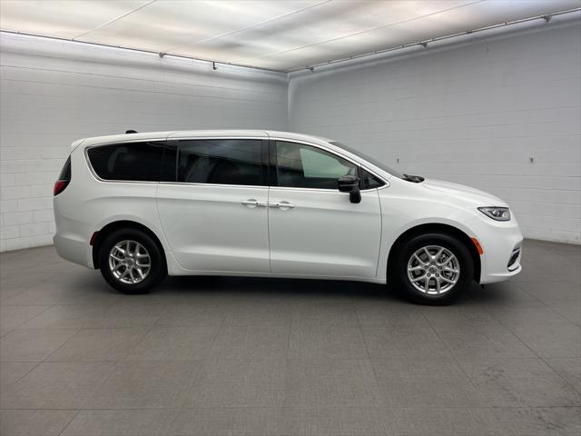 2025 Chrysler Pacifica PACIFICA SELECT