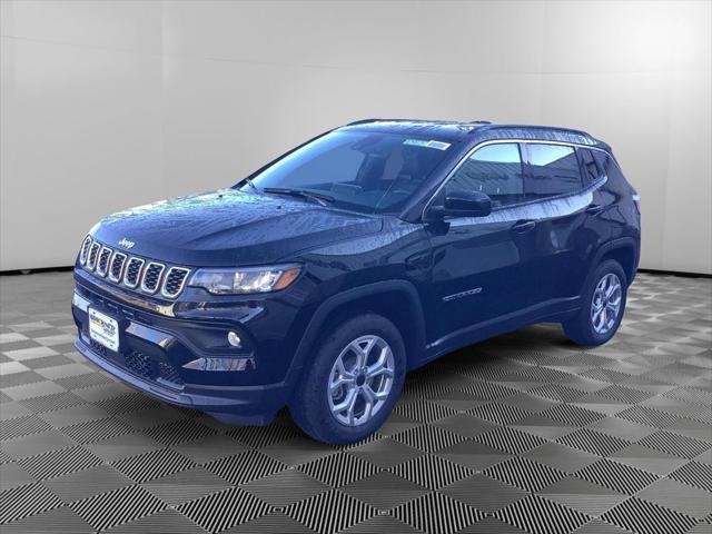 2025 Jeep Compass COMPASS LATITUDE 4X4