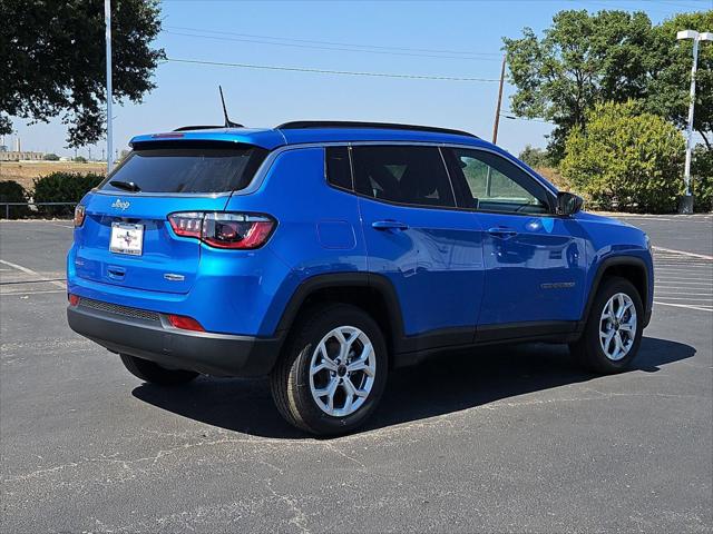 2025 Jeep Compass COMPASS LATITUDE 4X4