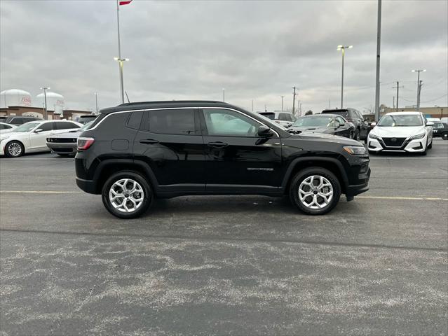 2025 Jeep Compass COMPASS LATITUDE 4X4