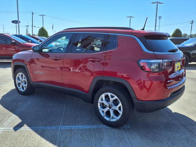 2025 Jeep Compass COMPASS LATITUDE 4X4