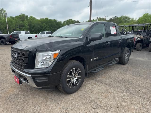 2024 Nissan TITAN Crew Cab SV 4x4