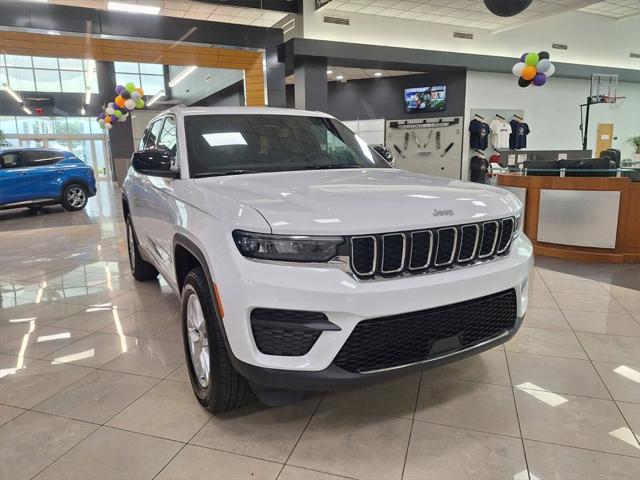 2025 Jeep Grand Cherokee GRAND CHEROKEE LAREDO X 4X4