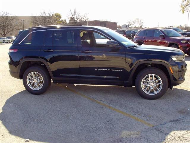 2025 Jeep Grand Cherokee GRAND CHEROKEE LAREDO X 4X4