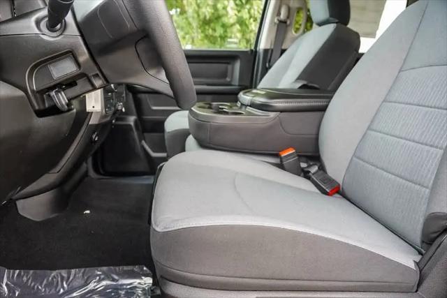 2024 Ram 1500 Classic Tradesman Crew Cab 4x4 5'7" Box