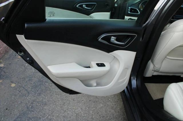 2016 Chrysler 200 Limited