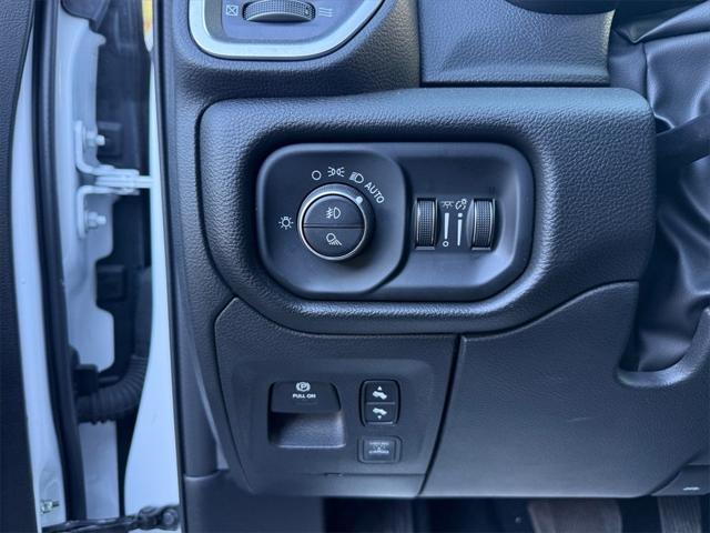 2025 Ram 1500 Big Horn Crew Cab 4x4 5'7" Box