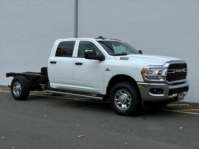 2024 RAM Ram 3500 Chassis Cab RAM 3500 TRADESMAN CREW CAB CHASSIS 4X4 60 CA