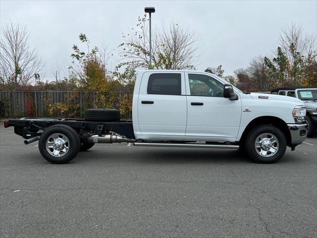 2024 RAM Ram 3500 Chassis Cab RAM 3500 TRADESMAN CREW CAB CHASSIS 4X4 60 CA