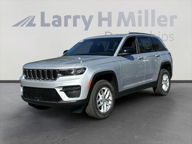 2025 Jeep Grand Cherokee GRAND CHEROKEE LAREDO X 4X4
