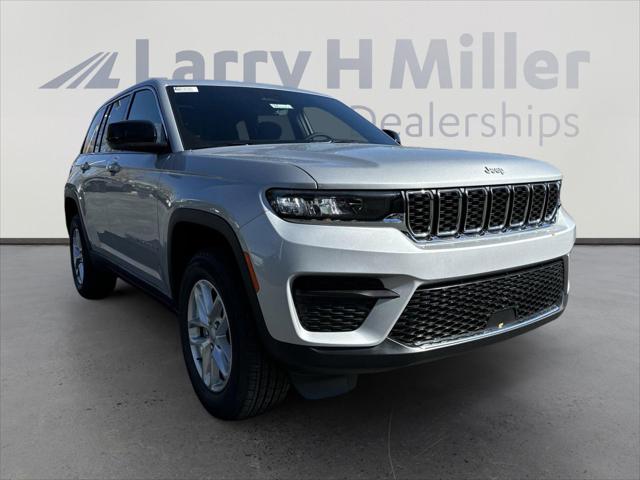 2025 Jeep Grand Cherokee GRAND CHEROKEE LAREDO X 4X4