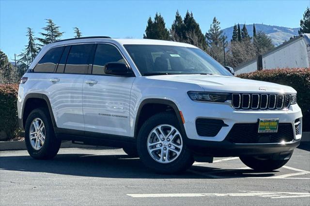 2025 Jeep Grand Cherokee GRAND CHEROKEE LAREDO 4X4